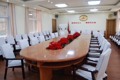 郑州经济贸易学校会议室